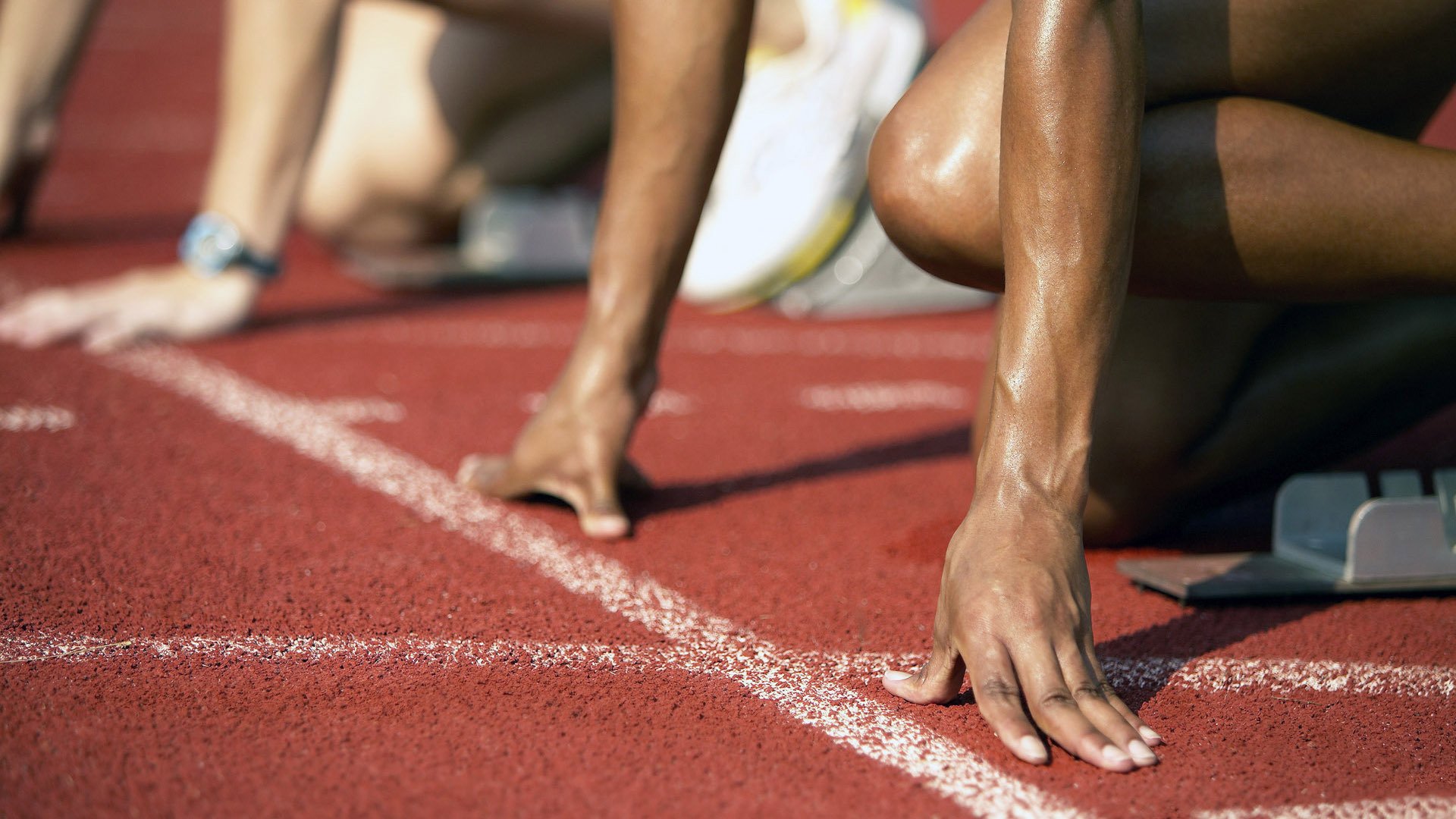 _比赛中的感人瞬间：逆境中的坚韧与拼搏_，比赛中激励人心的词语