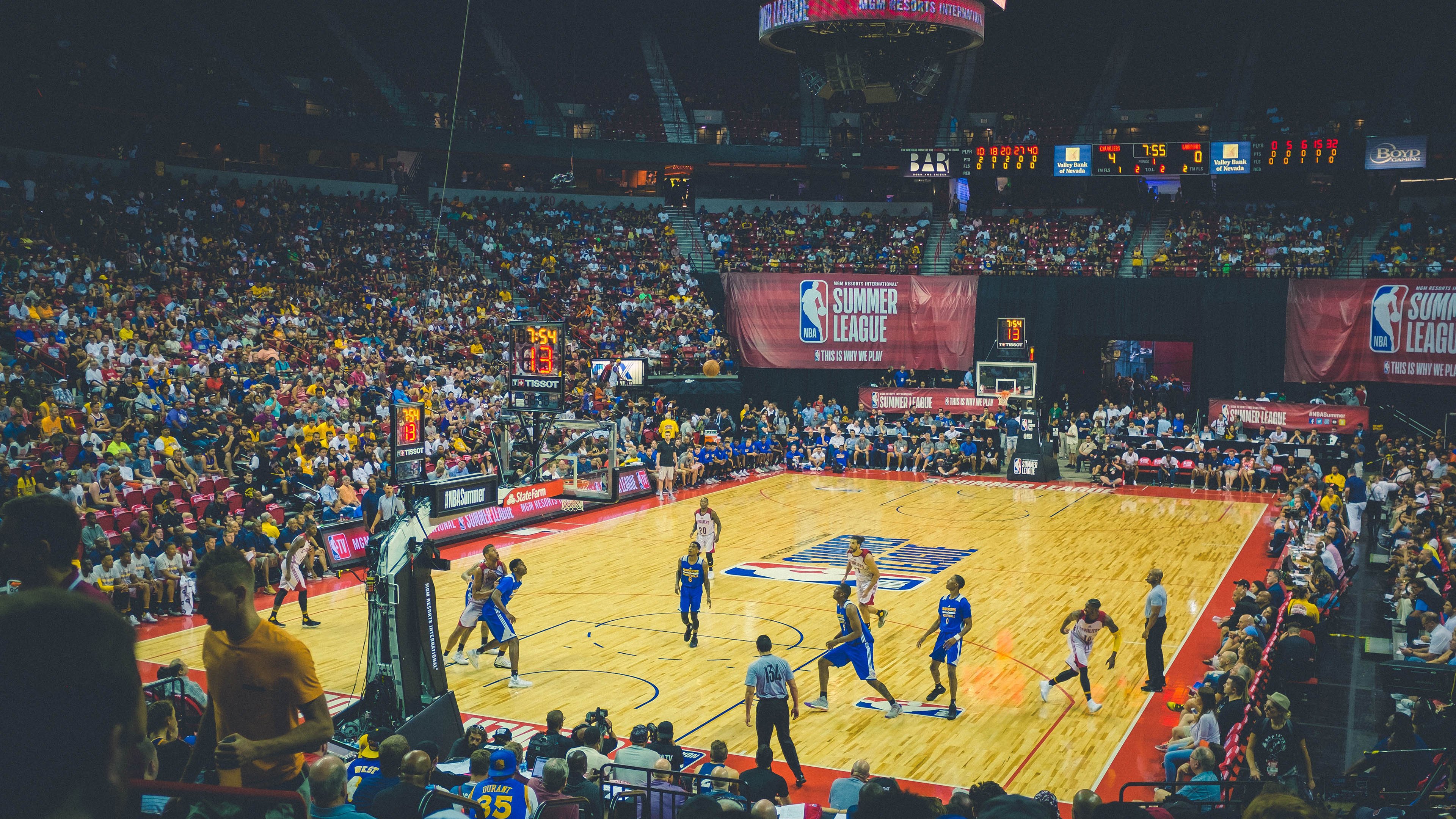 青少年“青春追梦”主题纪录片全景讲述年轻球员成长故事