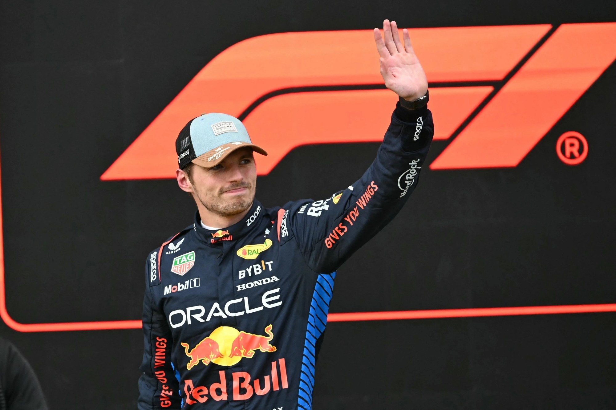关于F1新赛季揭幕战：维斯塔潘杆位夺冠的信息