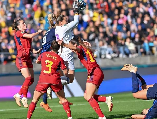 关于女足世界杯：美国队三连冠梦碎，黑马夺冠的信息