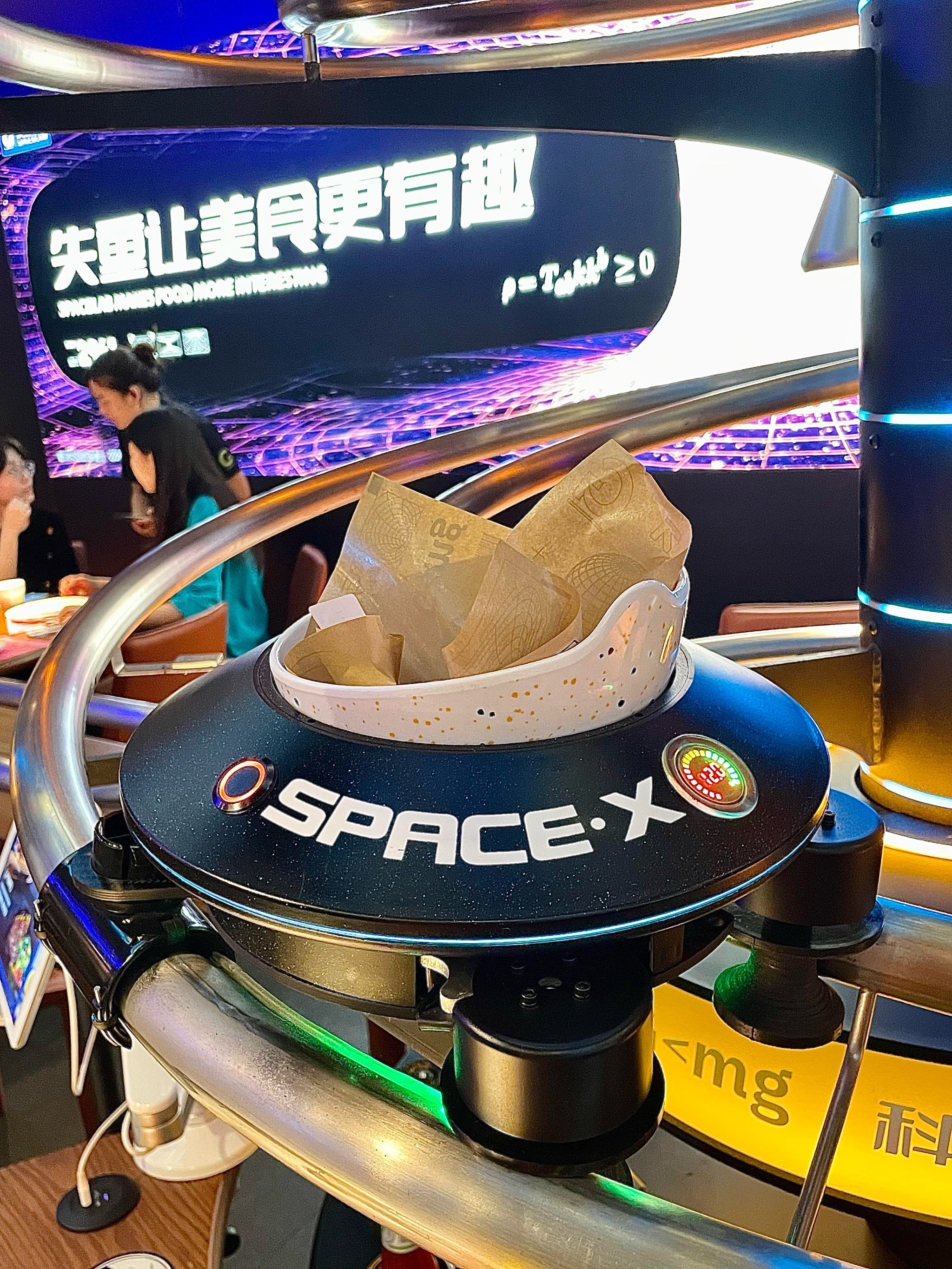 关于体育主题餐厅走红，边吃边看成新时尚的信息