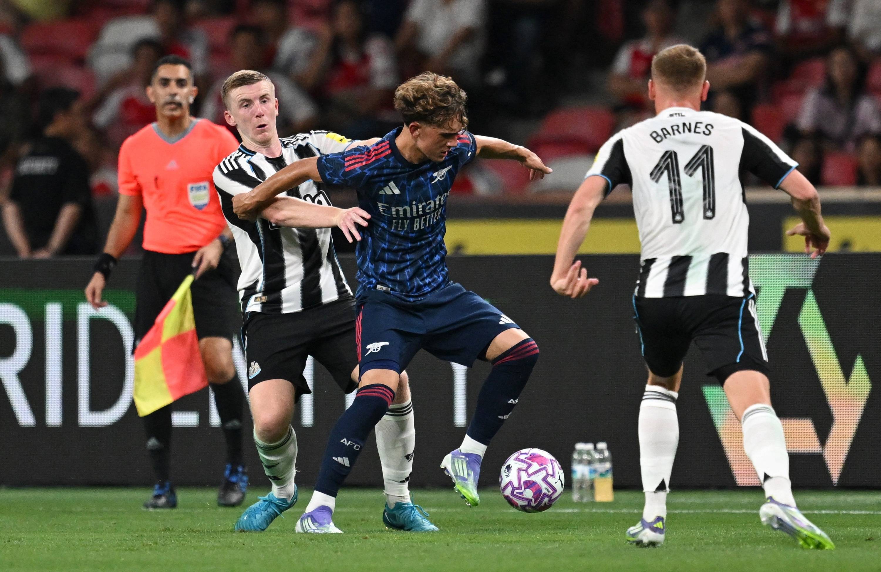 九游体育平台-阿森纳的边后卫内收战术，阿尔特塔的创新之道