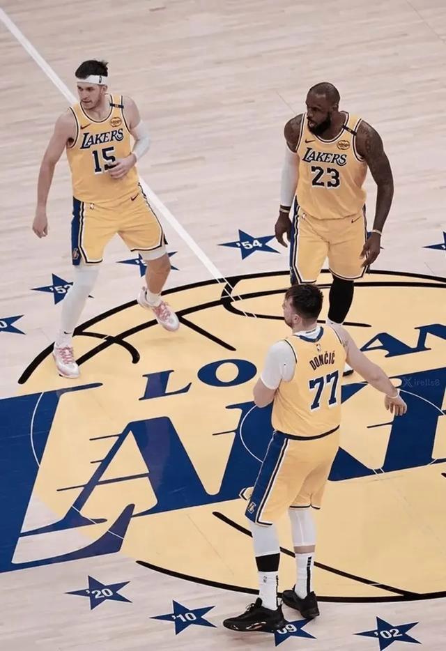 绝杀时刻!东契奇压哨三分助独行侠险胜湖人的简单介绍 绝杀时刻!东契奇压哨三分助独行侠险胜湖人的简单介绍