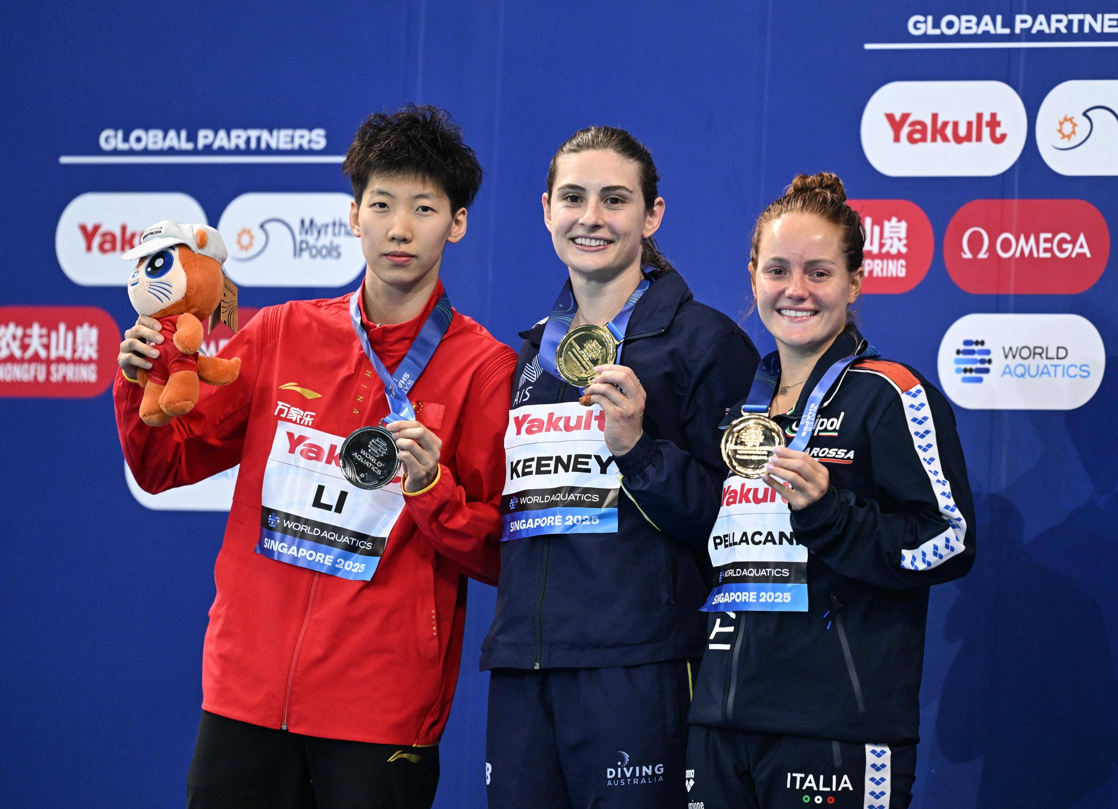 包含游泳世锦赛中国队狂揽12金，刷新6项亚洲纪录的词条